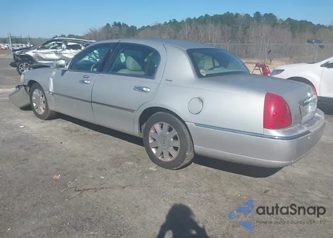 2004 Lincoln Town Car Ultimate from USA, damaged, VIN 1LNHM83W14Y668754